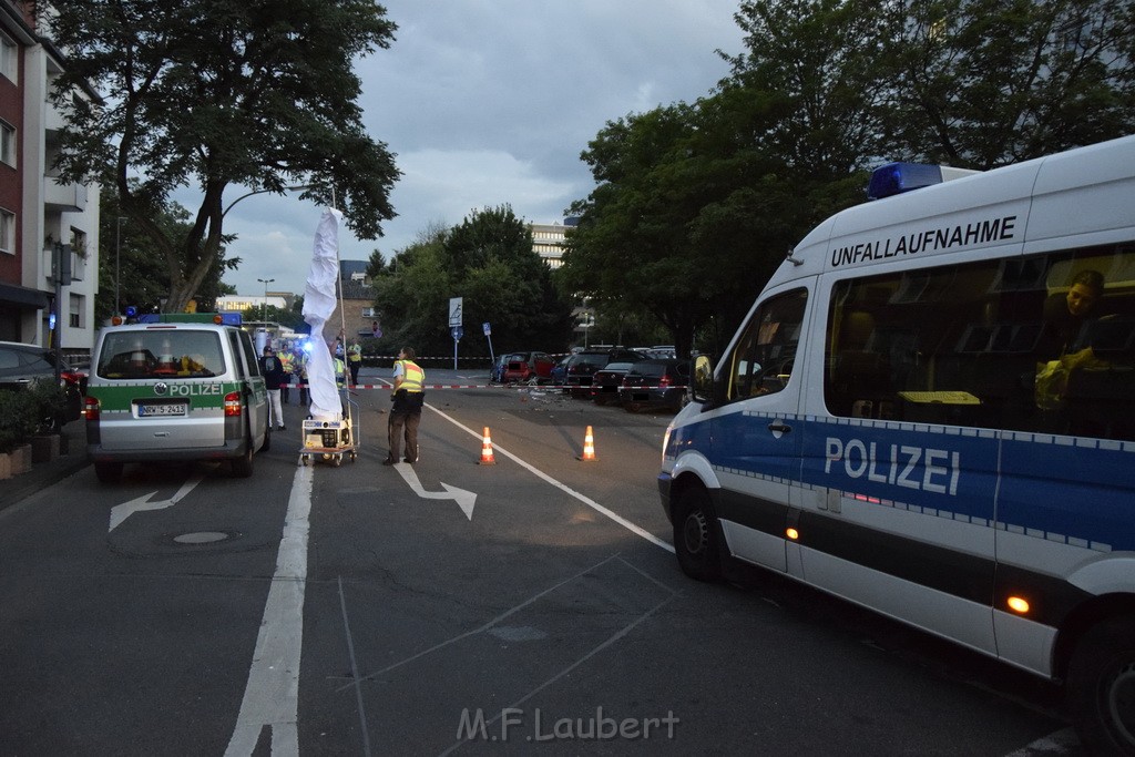 Schwerer VU PKW Rad Koeln Deutz Giessenerstr Betzdorferstr P002.JPG - Miklos Laubert